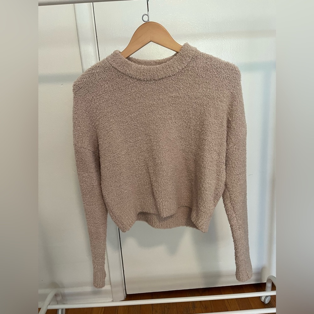 Cozy cropped Abercrombie sweater